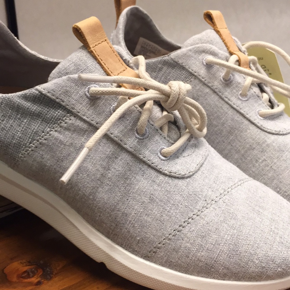 Brand new with tag and box toms cabriole sneaker - Picture 4 of 5